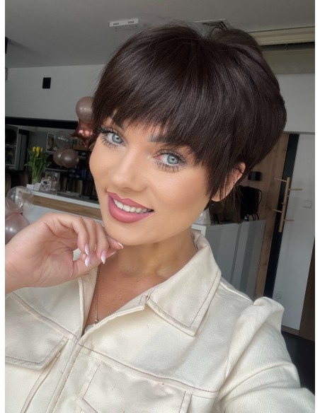 Kris brąz 1B-Krótka peruka z włosów naturalnych  z grzywką