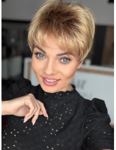 Holly Frosted Vanilia -Peruka z włosów syntetycznych NAH