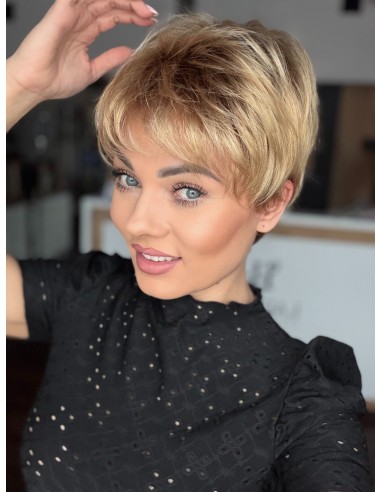 Holly Frosted Vanilia -Peruka z włosów syntetycznych NAH