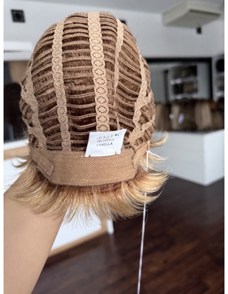 Holly Frosted Vanilia -Peruka z włosów syntetycznych NAH