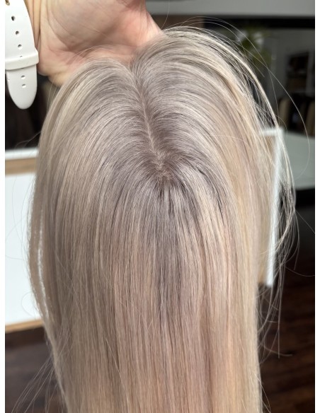 Topper Wiki 60 cm – perłowy blond z odrostem, włosy naturalne