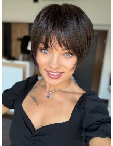 Mona 1B - krótka peruka z włosów naturalnych  z grzywką XS
